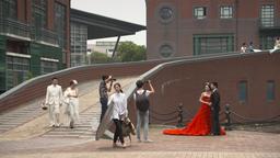 Die Geisterstadt dient jetzt am Wochenende als Kulisse fuer Paare, die hier ihre Hochzeitsfotos machen lassen. 
