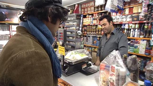 Bild: SWR Kunde und Verkäufer im Lebensmittelgeschäft
