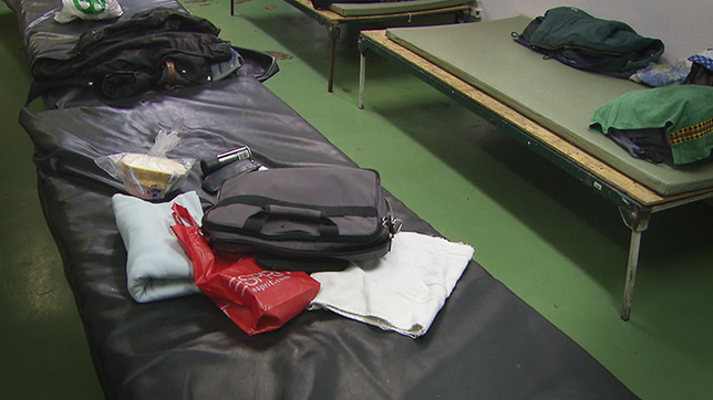 Bild: SWR Bett in Obdachlosenunterkunft