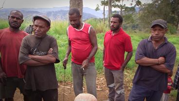 Bild: SWR Männer in Papua-Neuguinea.