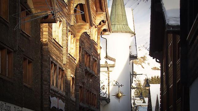 Bild: SWR Holzhäuser in Andermatt