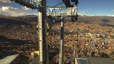 Bild: SWR Seilbahn über den Häusen von La Paz
