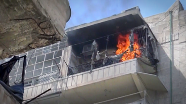 brennendes Wohnhaus in Aleppo