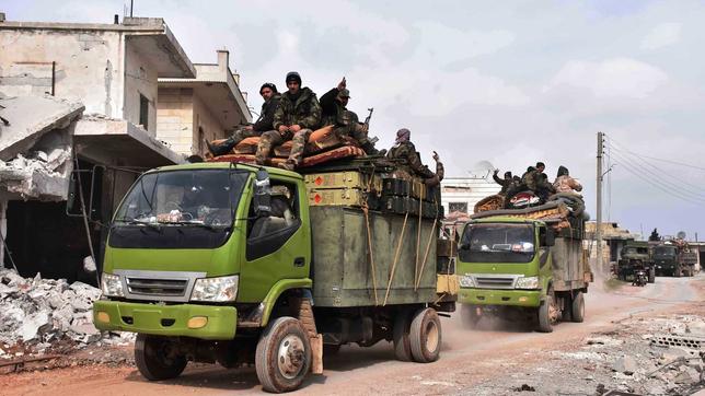 Soldaten der syrischen Armee auf LKW