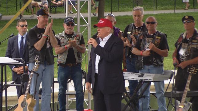 Harte Kerle, noch härterer Kandidat. Donald Trump verspricht, sich vor allem für die Veteranen des Landes einzusetzen und das Militär stärker zu machen.