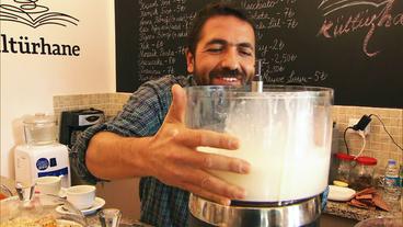 Türkei: Viele entlassene Lehrer und Professoren arbeiten heute in Cafes, Dönerläden oder nähen Ledertaschen