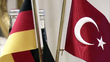 Bild: WDR Deutsche und türkische Fahne