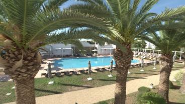 Bild: SWR Schwimmbecken in Hotel-Anlage