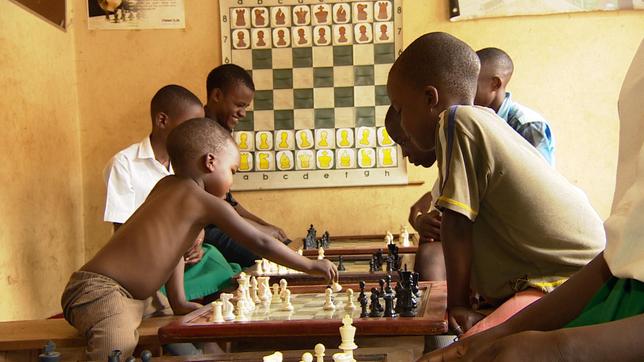 Uganda: Mit Schach gegen den Hunger