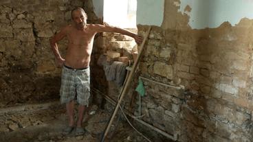 Ukraine: Aufräumarbeiten auch noch drei Monate nach dem Staudammbruch.