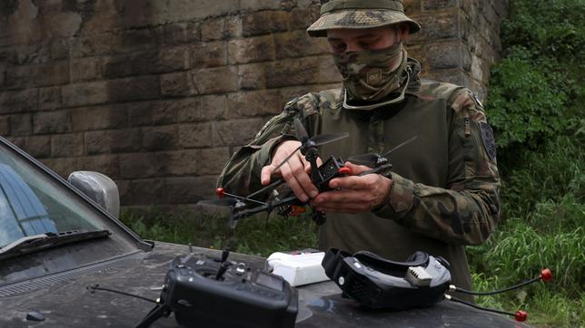 Ukraine: Drohnen – vom zivilen Gerät zur Kriegswaffe.