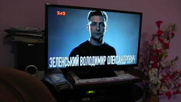 Wladimir Selenski auf Fernsehbildschirm