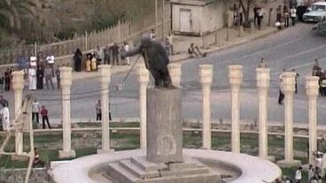 Sturz der Saddam-Statue im April 2003