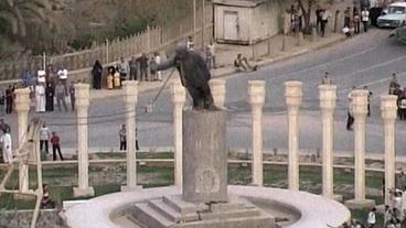 Bild: SWR Sturz der Saddam-Statue im April 2003