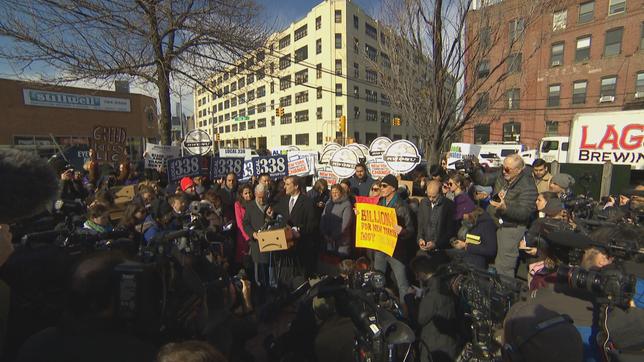 USA: Amazon "vergoldet" Queens – Anwohner protestieren