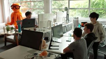 Menschen in Büro am Computern