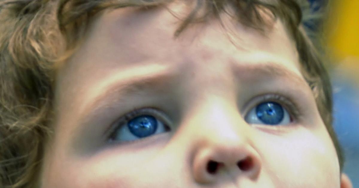 Blaue börse sie sucht ihn