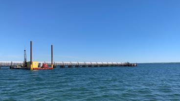 USA: Eine riesige Röhre ragt in den Seneca-See, um Kühlwasser aus der See zu pumpen