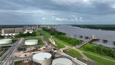 Bild: SWR Industrieanlagen direkt neben dem Fluss Mississippi