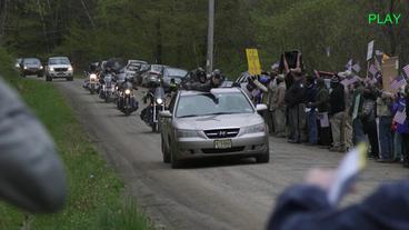 Bild: BR Aktivisten fahren mit Autos und Motorrädern nach Hancock