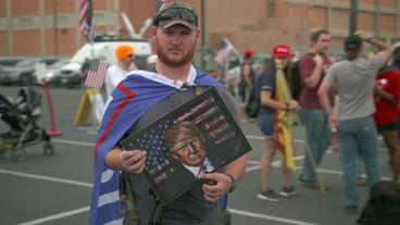 Travis Fillmore mit einem Porträt von Donald Trump 