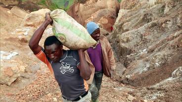 Tagelöhner in einer Coltan-Mine im Kongo.