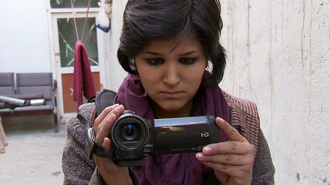 Mit ihrer Kamera dokumentiert die 19jährige täglich die Belästigungen von Männern.