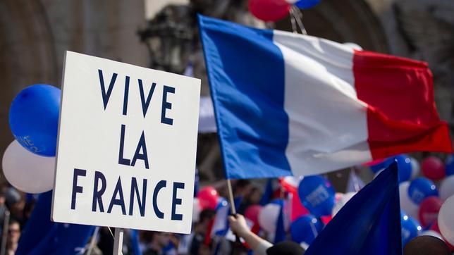Europa blickt in die Weltstadt Paris – aber wie entscheiden sich die Franzosen in einer der zahlreichen kleineren Gemeinden des Landes, und zwar in der früheren Hauptstadt?