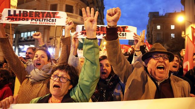 Demonstration in Barcelona für die katalanische Regierung