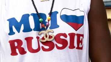 T-Shirt mit Aufdruck in den Farben Russlands 