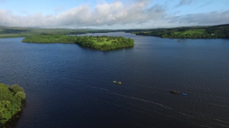 Die Seenlandschaft zwischen Nordirland und Irland – nach ist es ruhig und friedlich.