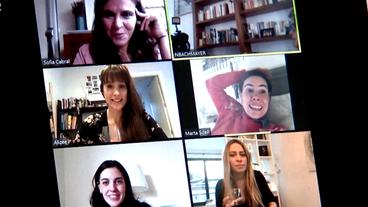 Bild: NDR Mehrere Frauen in einer Videokonferenz.