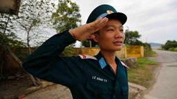 Ein Wachsoldat vor der früheren Da Nang Air Base.