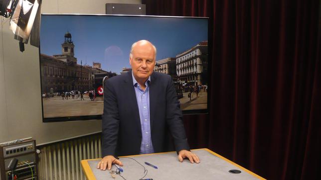 Bild: ARD/DasErste.de/Victor Buttari Stefan Schaaf im Fernsehstudio in Madrid.