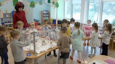 Kinder einem einem Kindergarten