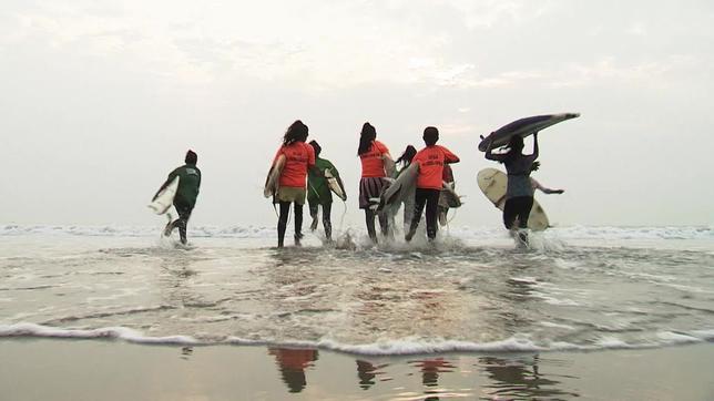 Bangladesch: Die mutigen Surferinnen von Cox's Bazar