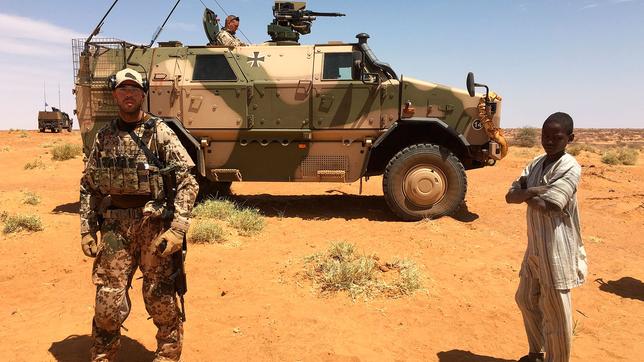 Die ersten Bundeswehrsoldaten sind im Rahmen der Blauhelm Mission Minusma im Norden Malis angekommen. Das ARD Team sind die ersten, die mit ihnen drehen durften.
