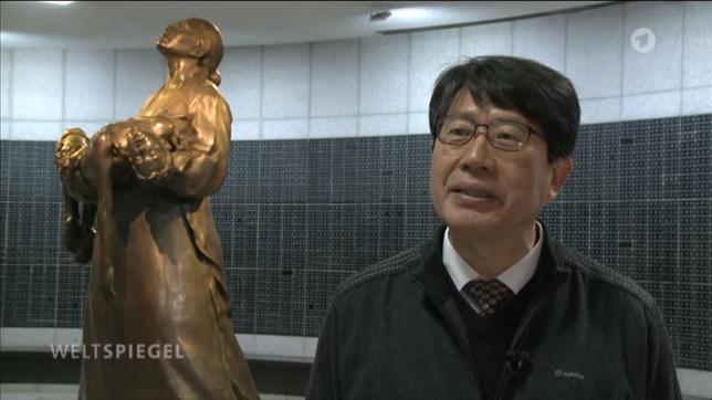 Südkoreaner in Gedenkstätte