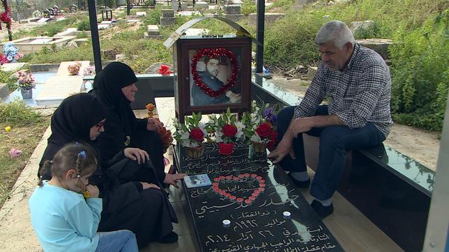 Am Grab des Hisbollah-Kämpfers Haidar: die Familie trauert.