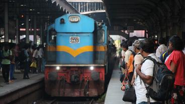 Dieser Zug verbindet Jaffna mit Colombo, somit vereint er den Süden mit dem Norden, doch ob es wirkliche Versöhnung gibt, ist noch ungewiss.