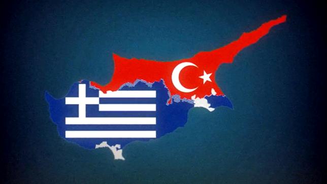 Zypern mit einer türkische und einer griechischen Flagge.