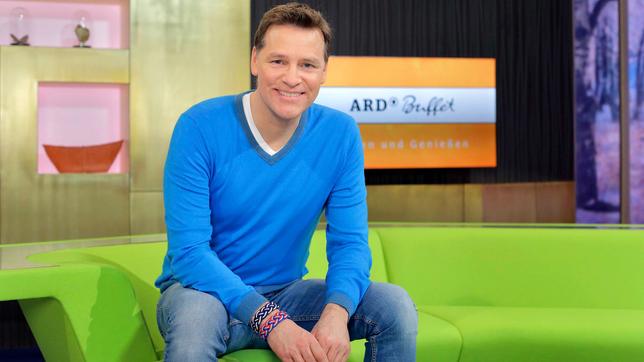 Moderator Holger Wienpahl im ARD-Buffet Studio