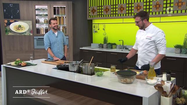 Moderator Sebastian Müller und Koch Sören Anders