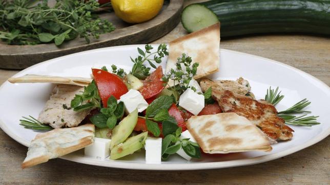 Pfannengyros mit griechischem Bauernsalat