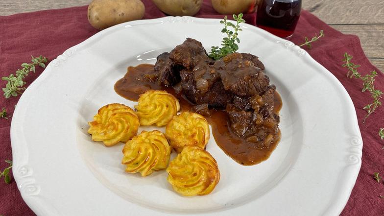 Video: Rezept: Rindergulasch mit... - ARD-Buffet - ARD | Das Erste