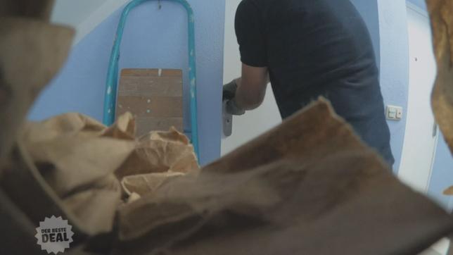 Bild: MDR Mit versteckter Kamera wurde der Einsatz eines Schlüsseldienstes unter die Lupe genommen.