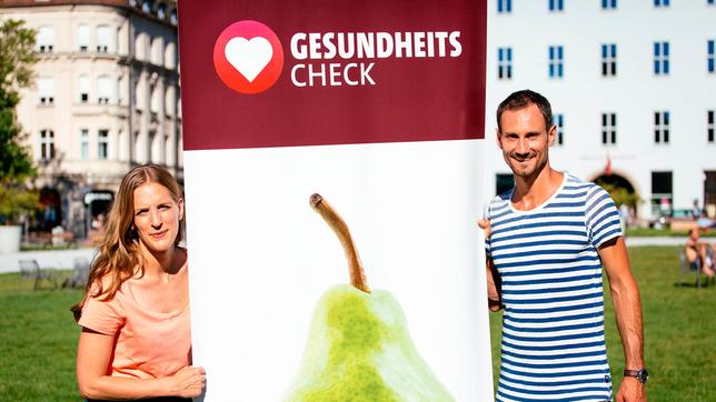 Bild: BR/megaherz gmbh Caro Matzko und Fero Andersen sind für den "Gesundheits-Check" in München im Einsatz.