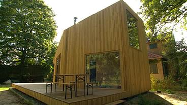 Die Architekten haben das Konzept Gartenlaube weiterentwickelt zu einem kleinen Wochenendhaus