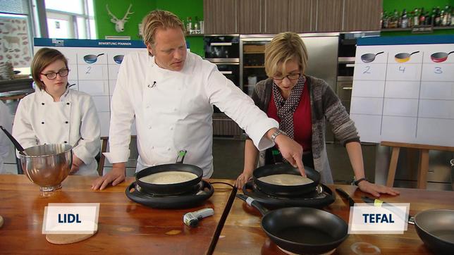 Bild: WDR Yvonne Willicks und Björn Freitag beim Pfannen-Test