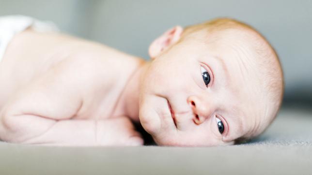 Bild: picture alliance/Bildagentur-online Ein Baby - einen Tag nach seiner Geburt